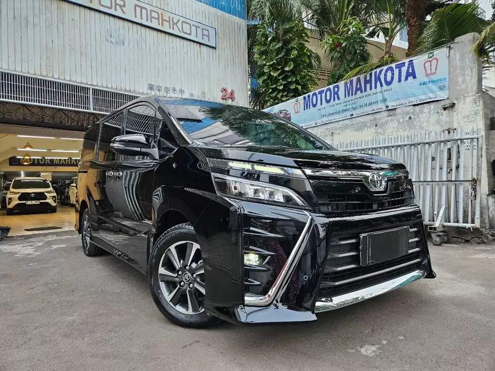 Toyota Voxy 2.0 at hitam 2020 nik 2019 full original 46 rb km istimewa