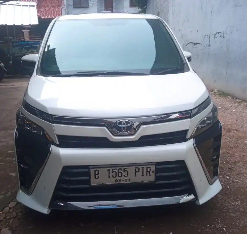 Toyota Voxy 2017 Putih