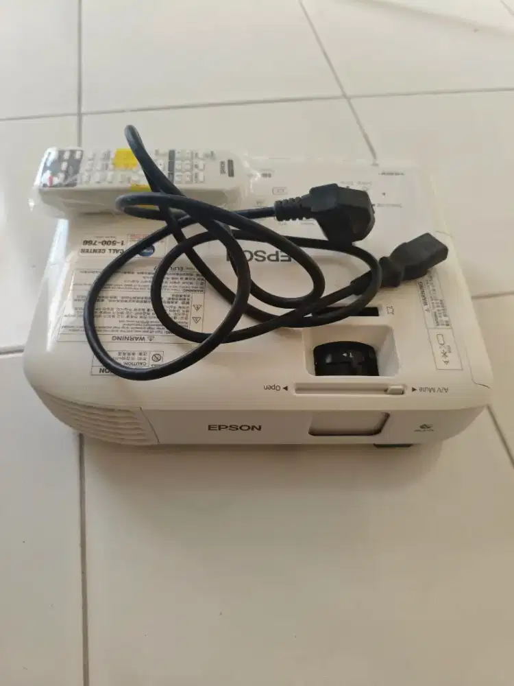 Proyektor Epson EB-X06