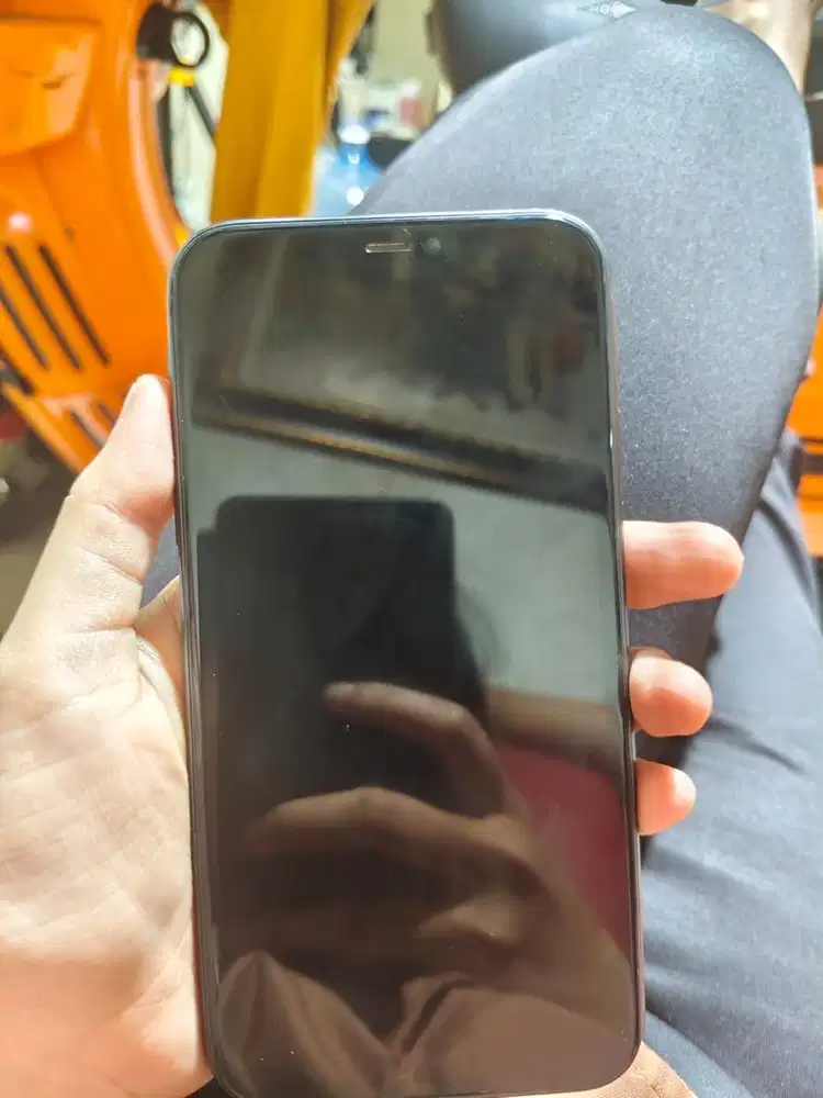 DIJUAL IPHONE 11 128GB WARNA HITAM ORI IBOX