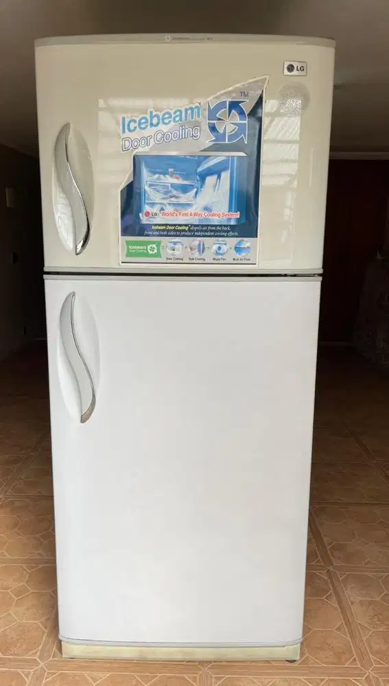 Kulkas LG 2 pintu Besar (590 L)
