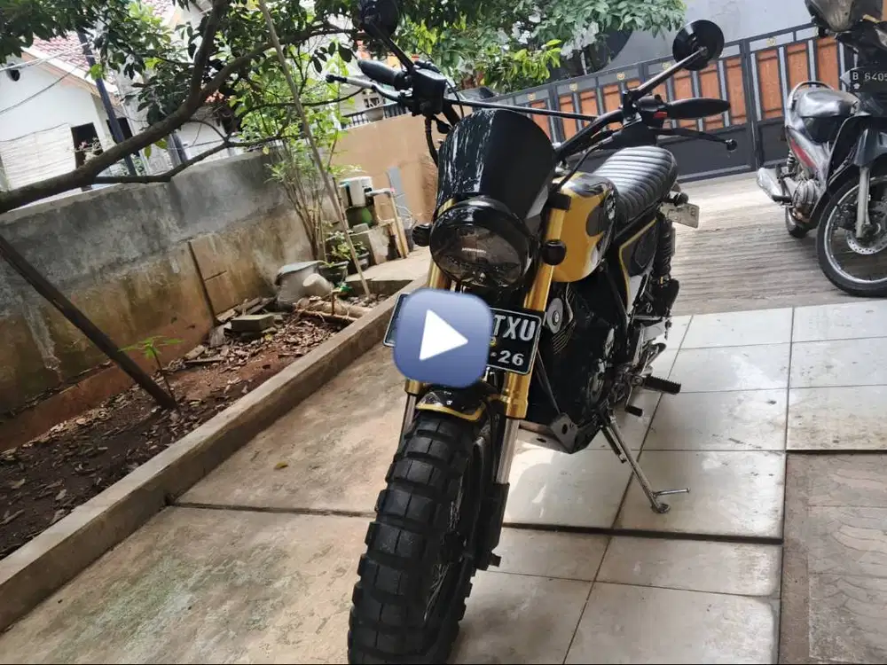 Motor customer tracker bobber caferacer base scorpio