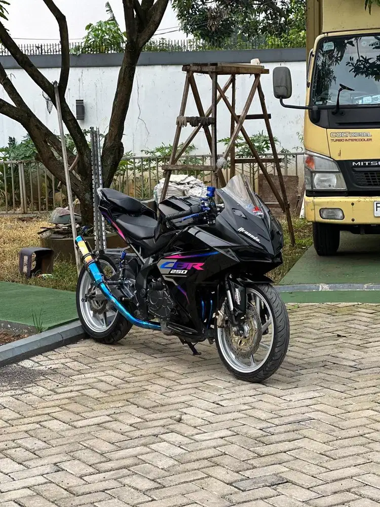CBR 250 RR MODIF + Bonus HELM ttc overtech