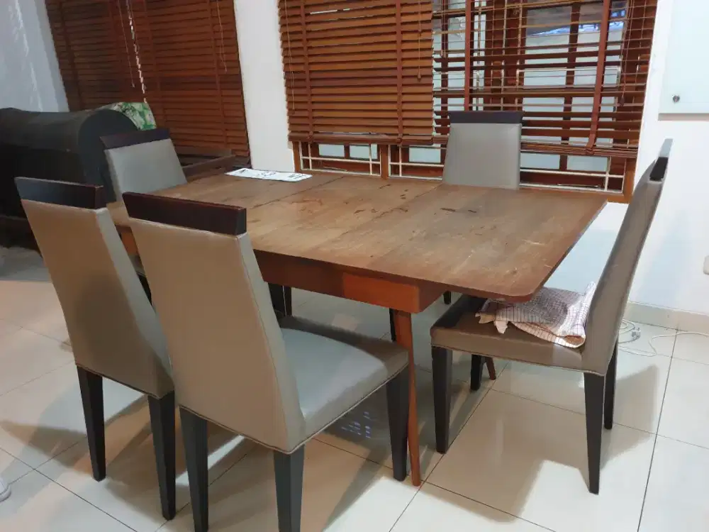 Meja makan set dengan kursi