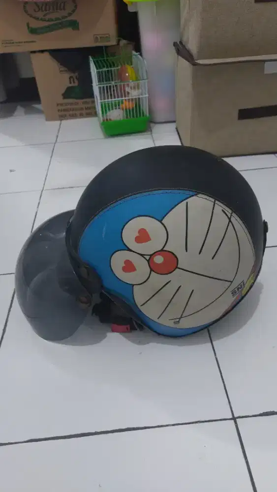 Helm doraemon dewasa bekas