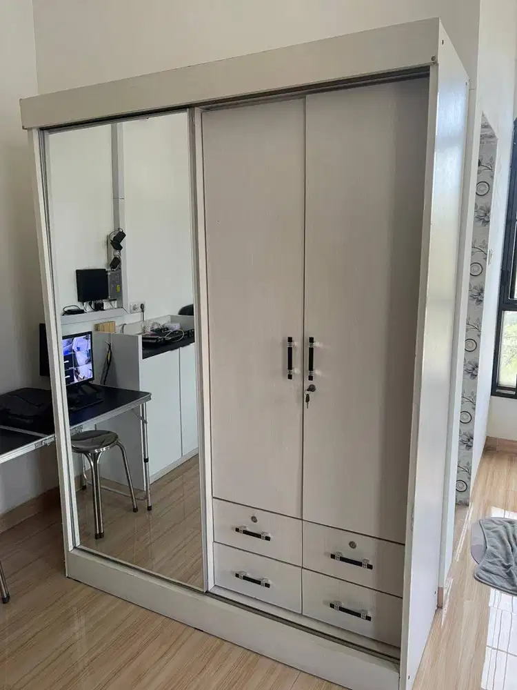 LEMARI PAKAIAN BAJU BESAR 2 PINTU + 1 CERMIN SLIDING TERBARU