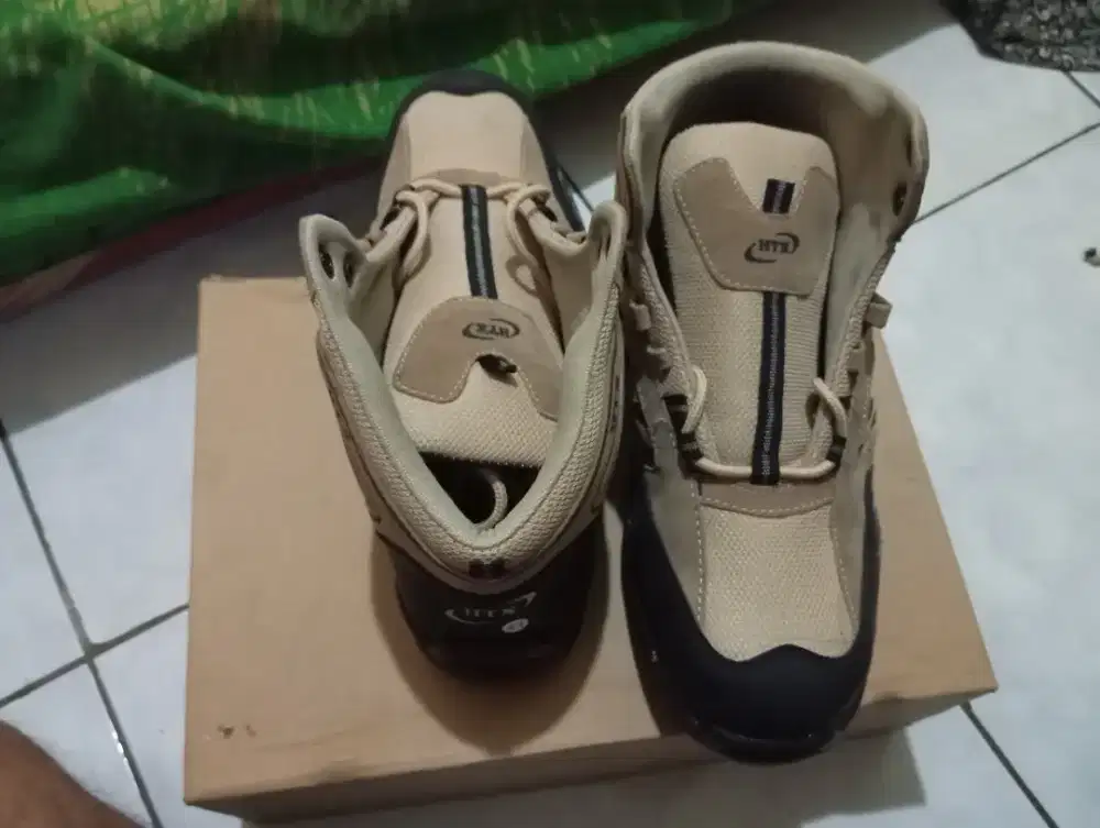 Sepatu safety new