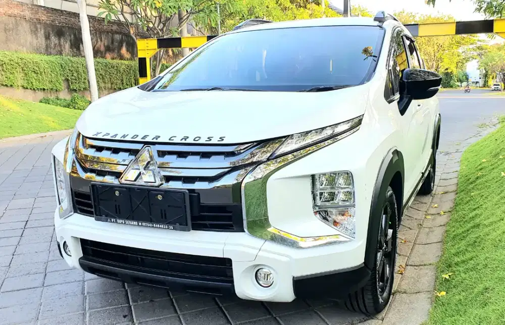 Xpander Cross Black Edition Premium 2021/2022 Matic Putih ISTIMEWA KIM