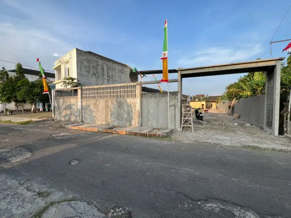 Rumah Baru Lokasi Premium Dalam Cluster One Gate di Berbah Sleman
