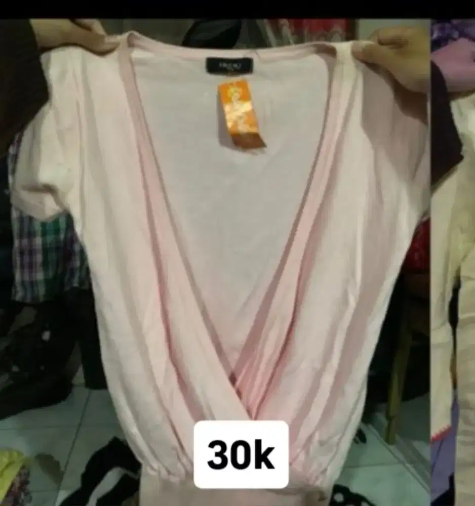 Atasan/blouse wanita pendek