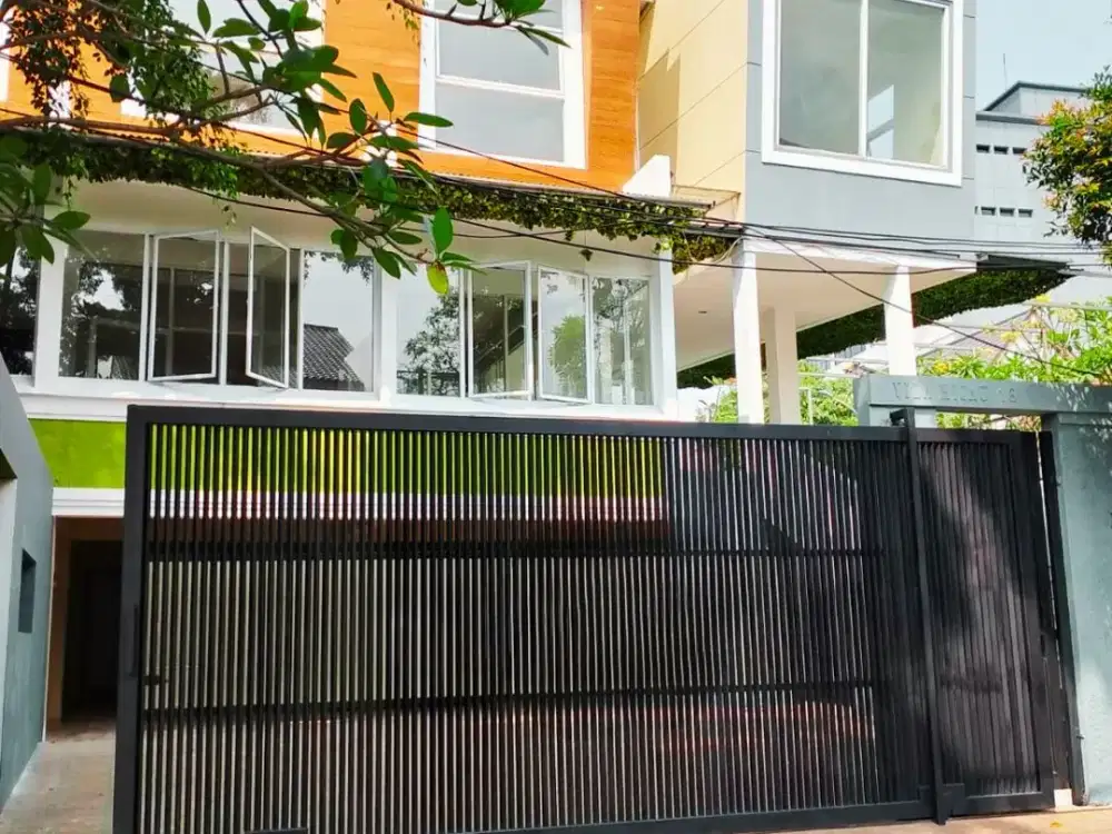 Rumah Baru 3 Lantai Hoek Dalam Komplek Pondok Indah Jakarta Selatan