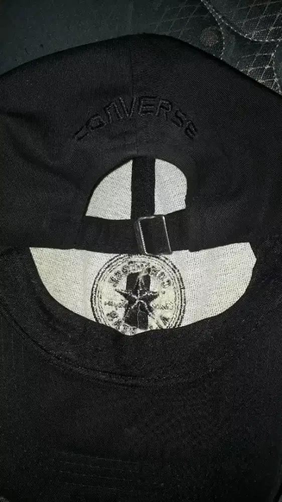 Topi fullblack masih mulus