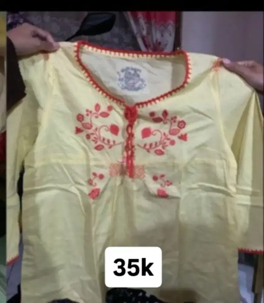 Atasan/blouse wanita pendek