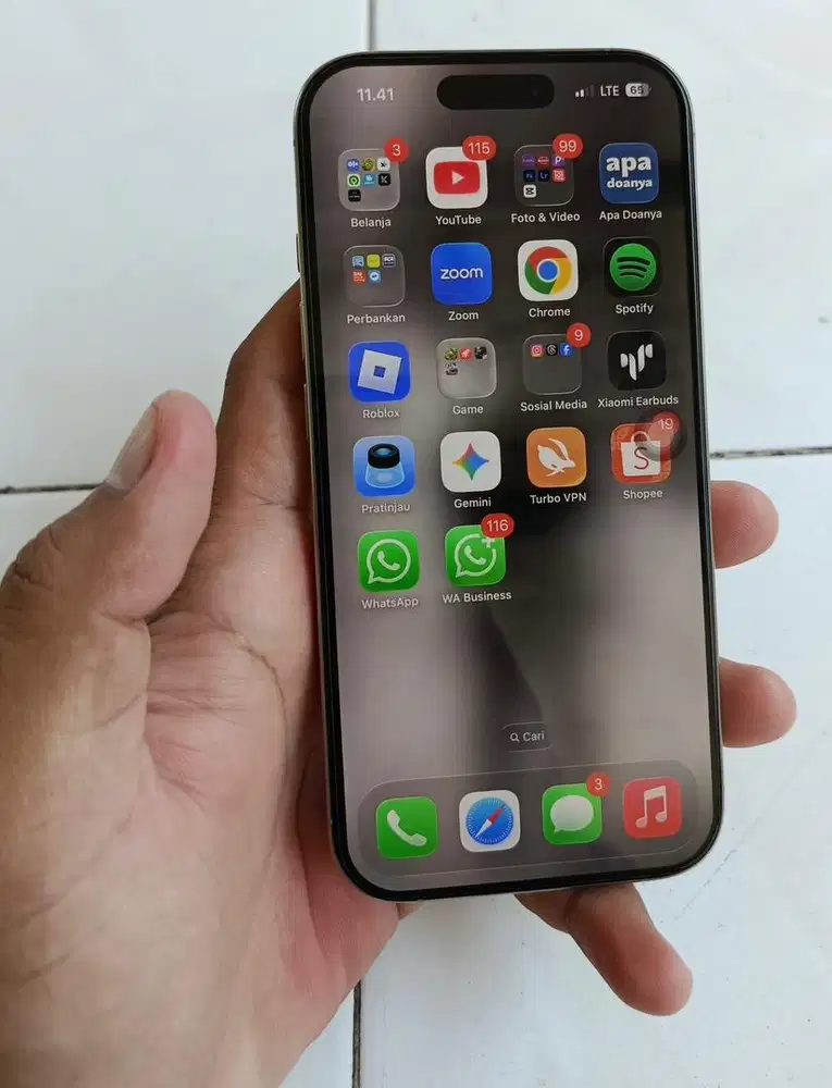 Iphone 16 Pro 128GB Natural Titanium kondisi mulus like new.