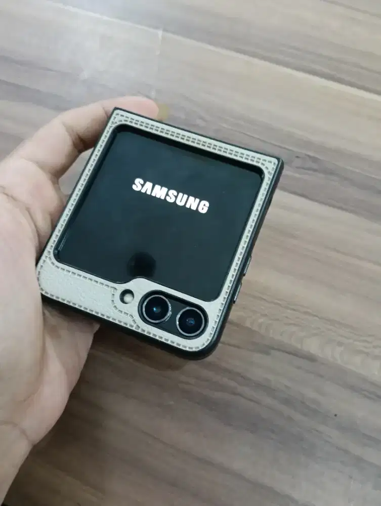 Samsung Galaxy flip 5 ram 8/256 seken batangan masih bagus dan mulus