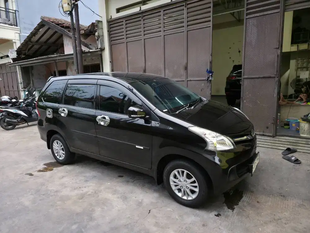 Daihatsu Xenia R Deluxe 1300cc Manual MT Tahun 2015 Hitam , 2014