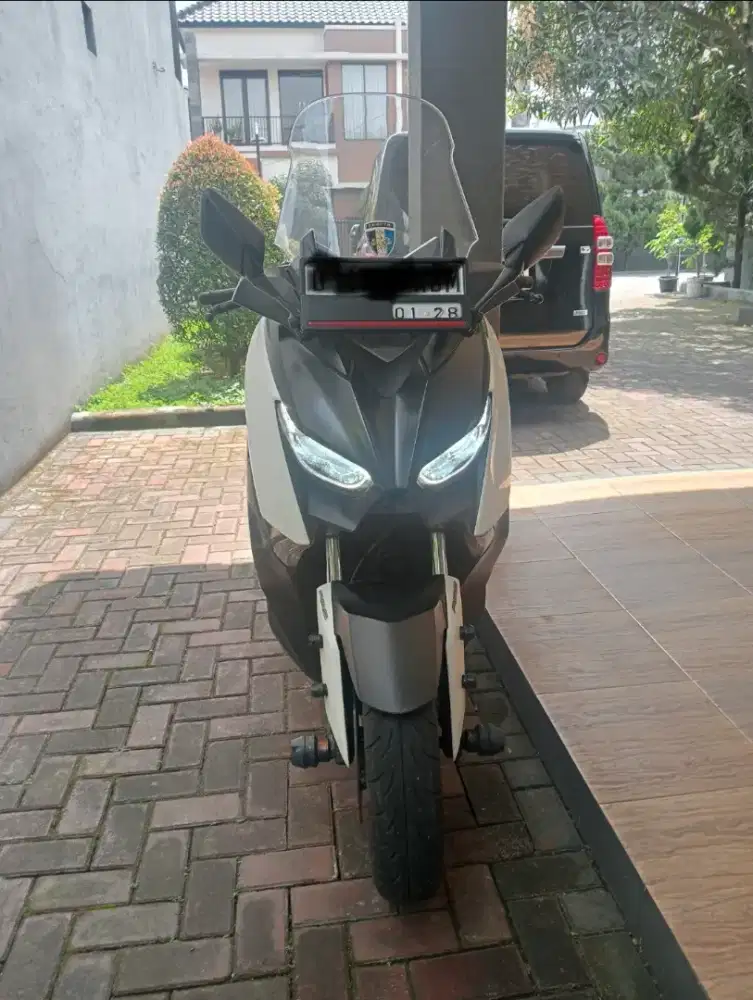 XMAX 2018 White Km 44rb