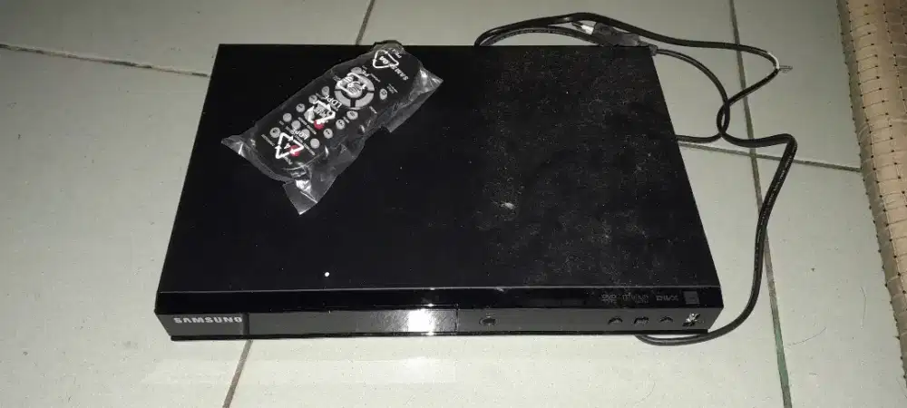 SAMSUNG DVD PLAYER WITH USB