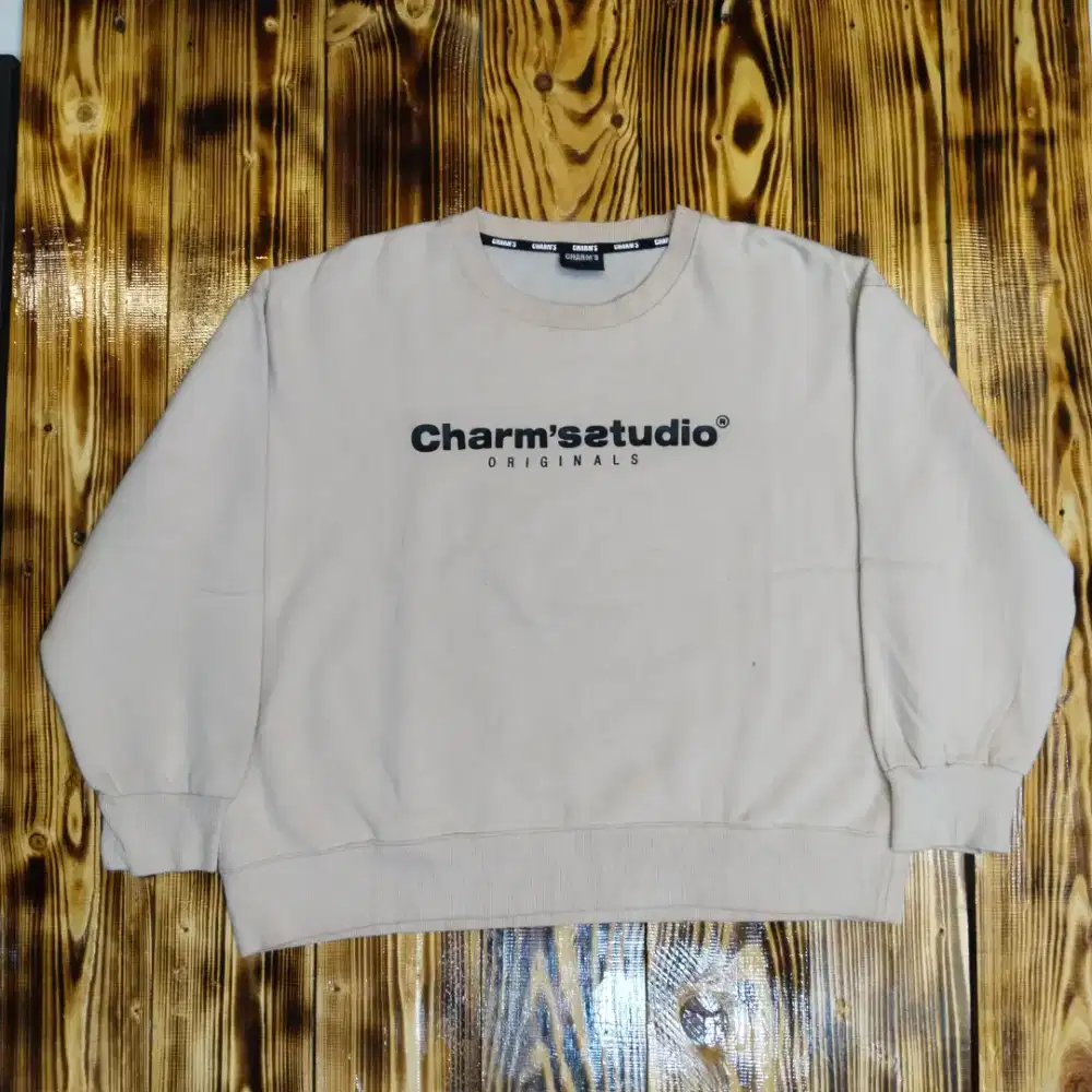 Cn charms crowneck