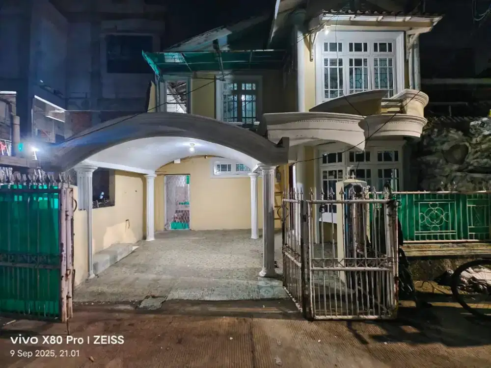 Di sewa kan rumah dua lantai  Sukapura kelapa gading