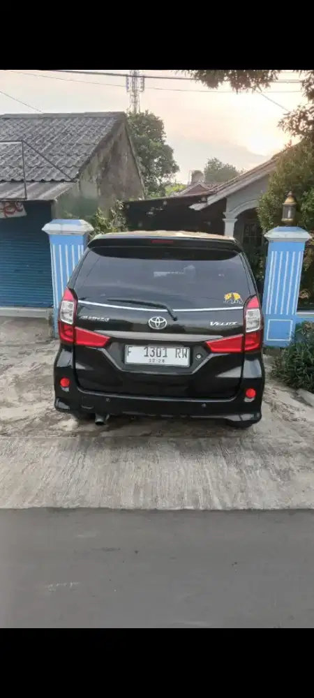 Di jual mobil Toyota Corolla se-saloon