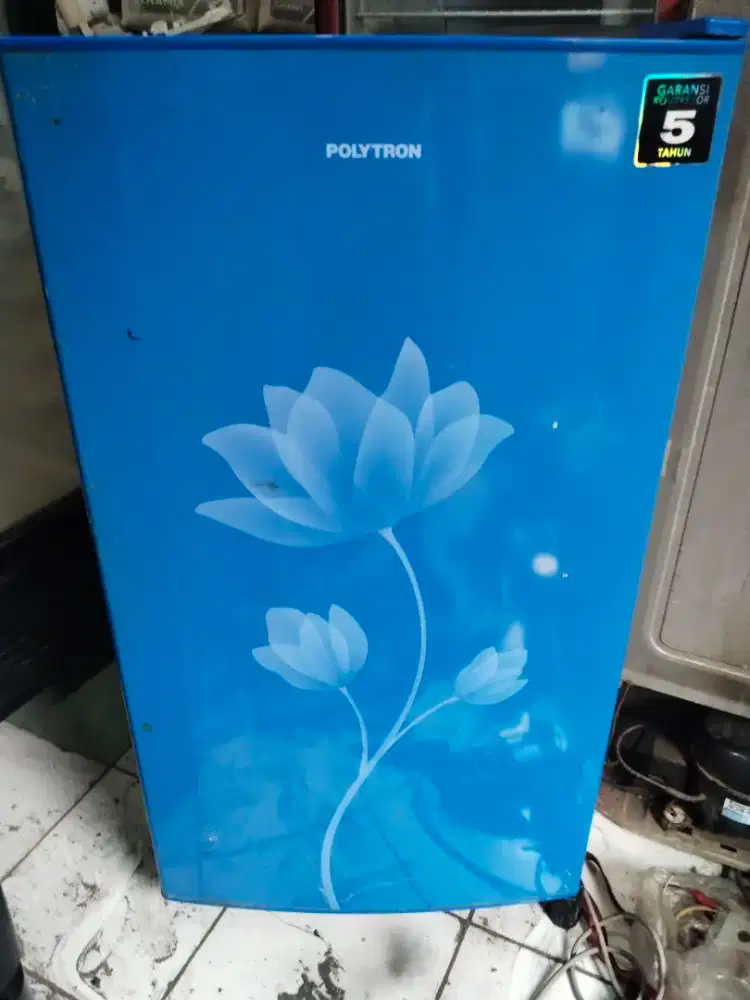 Kulkas 1pintu polytron kondisi bagus normal dingin beku