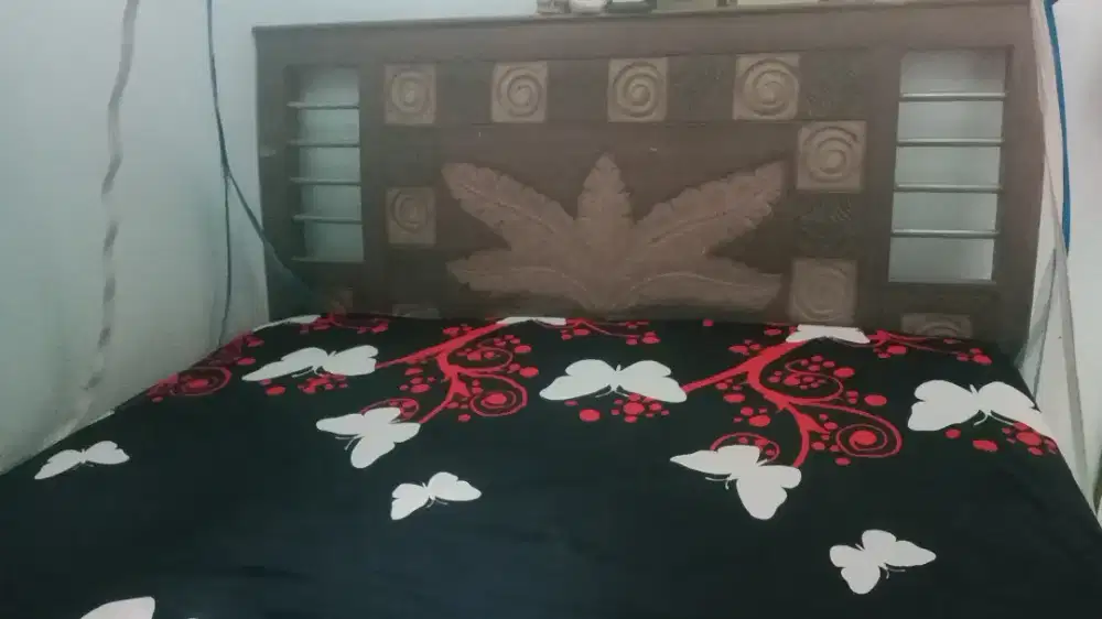 Dipan dan matras tempat tidur