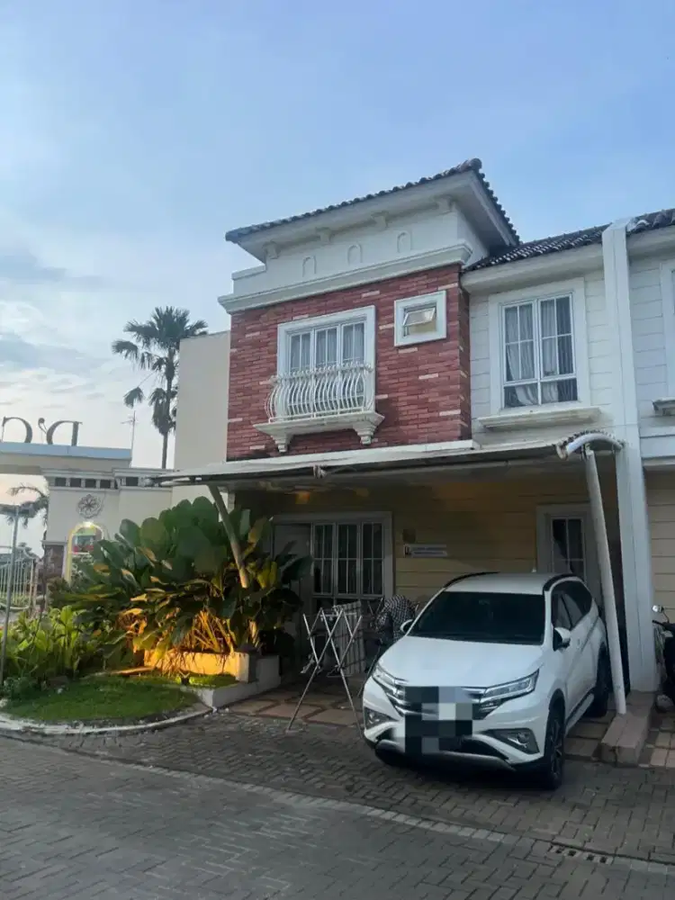 Rumah Hook Depan Taman di Cluster D'Cataluna, Jababeka 2, Cikarang