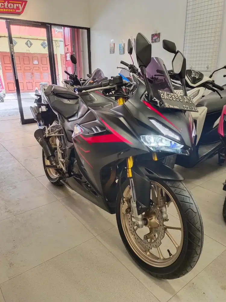 Honda CBR 150R V4 tahun 2021 warna Hitam Dop CBR150 150 R K45R New CC