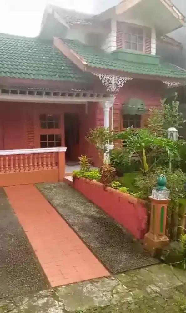Di jual murah vila 2 LT di Cipanas luas tanah 135 mtr harga 350 juta