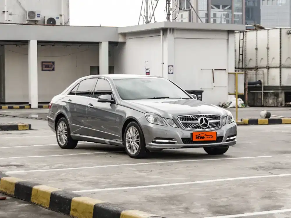 MERCEDES BENZ E300 ELEGANCE
