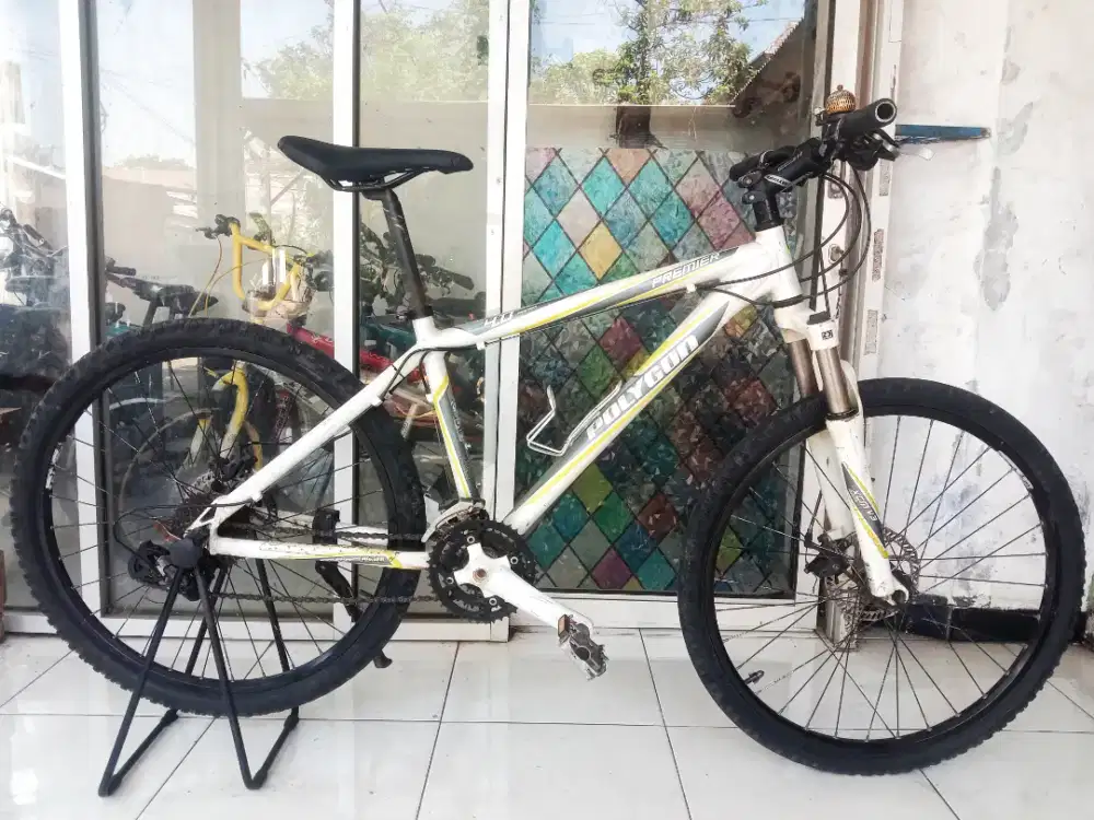 Sepeda gunung mtb polygon premier 4