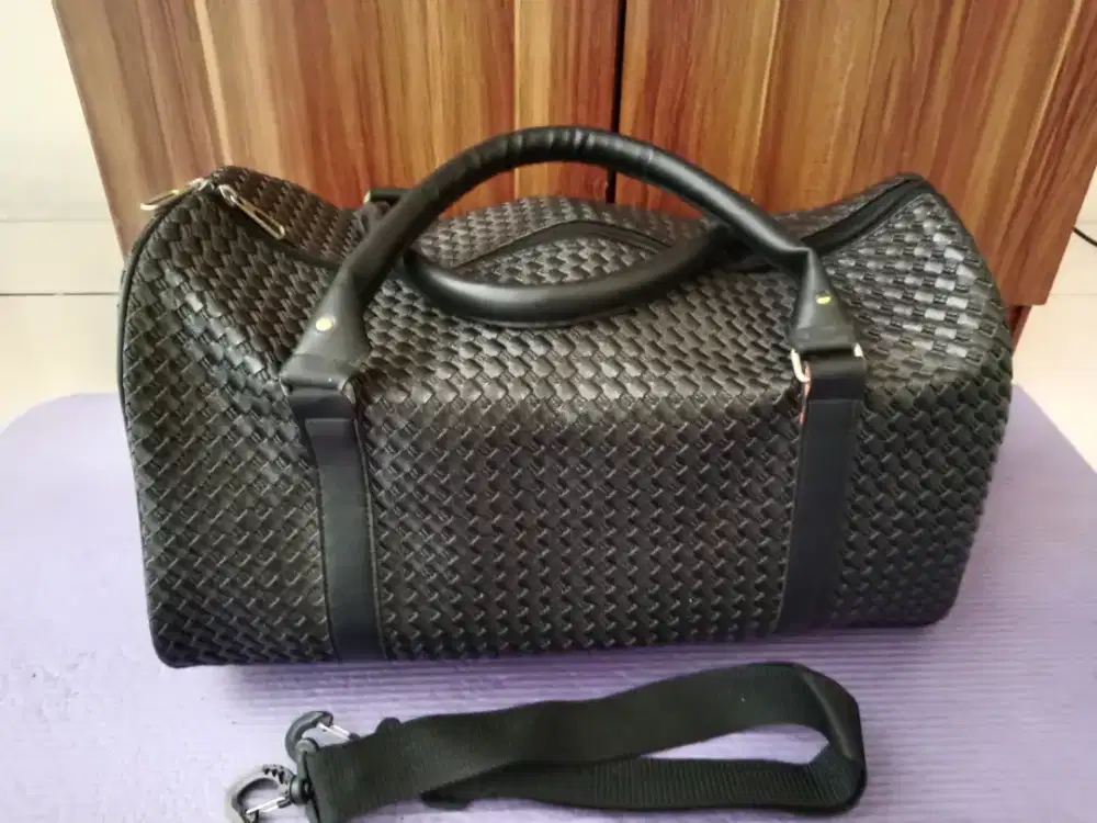 Tas travel kulit size 49x27x23 cm harga 300 pas lokasi bogor cilebut