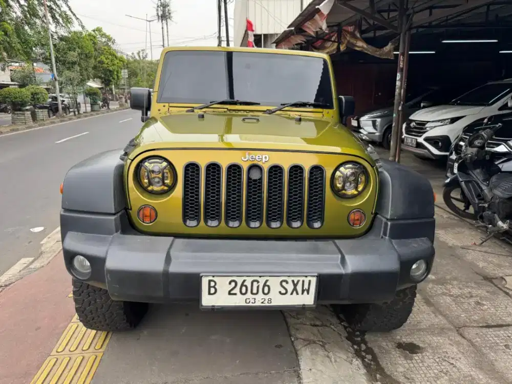 Jeep wrangler rubicon th 2007 AT pajak pn siap pakai