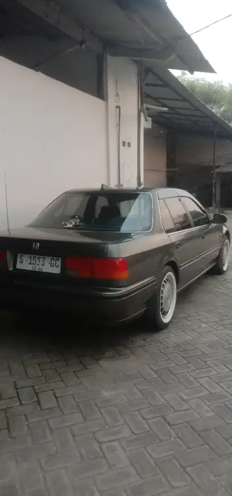 Sedan Honda maestro