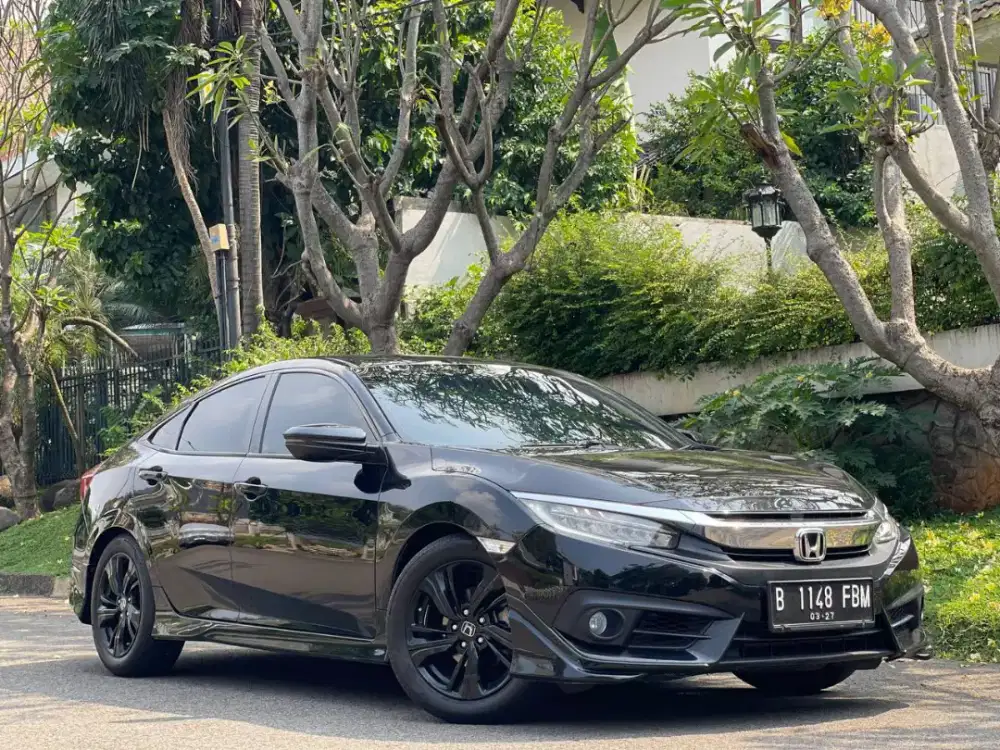 Honda Civic Turbo Sedan cvt 2017/2018 Hitam camry