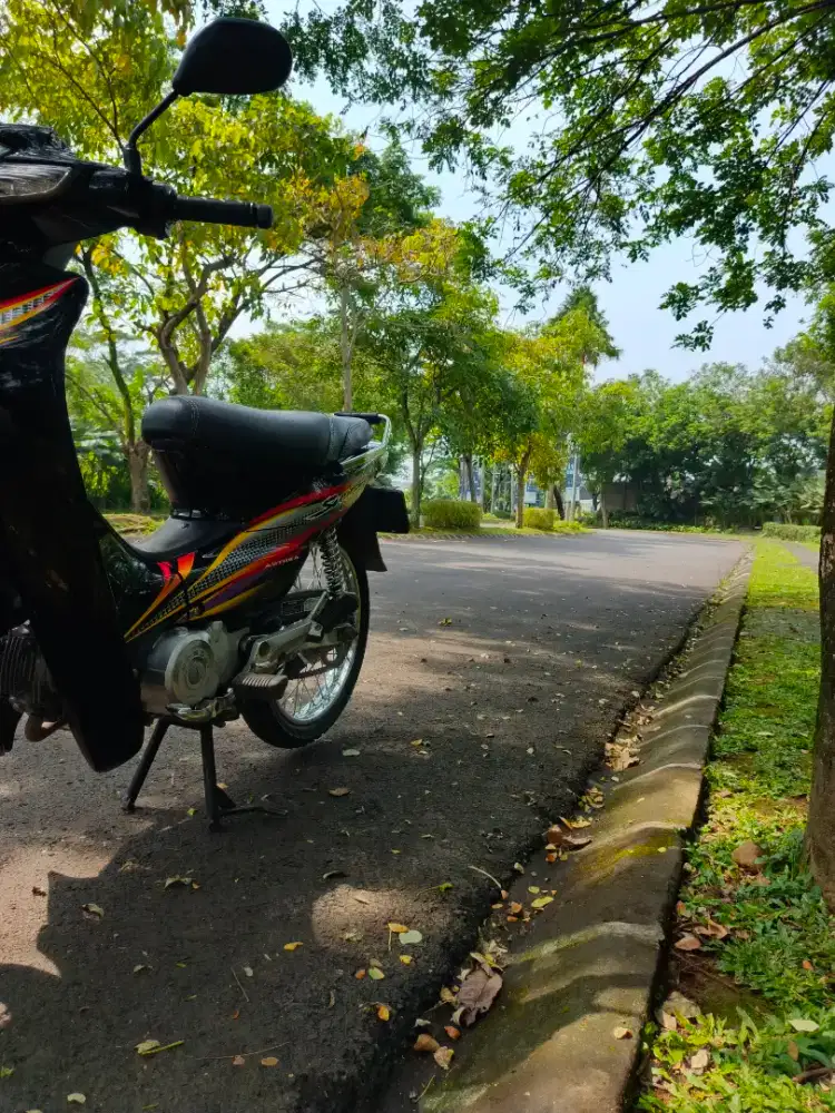 Di jual motor honda supra x 100cc tahun 2003