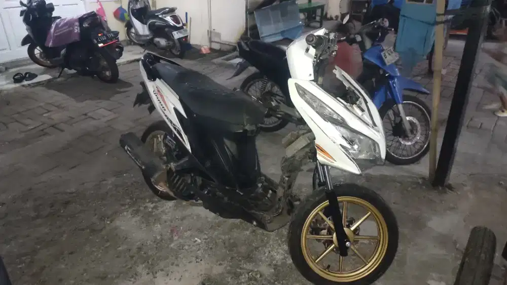 Vario 125 KZR bekas lakalantas