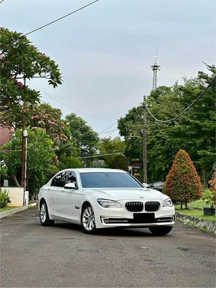 CASH BMW 740Li 2013 FACELIFT Good Condition