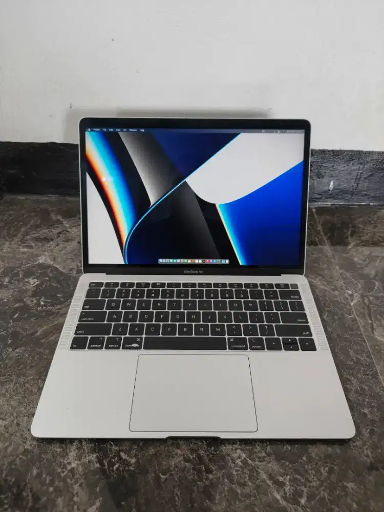 Macbook air 13 inch 2018 i5 8gb 256gb
