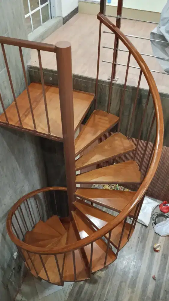 Tangga putar traff kayu