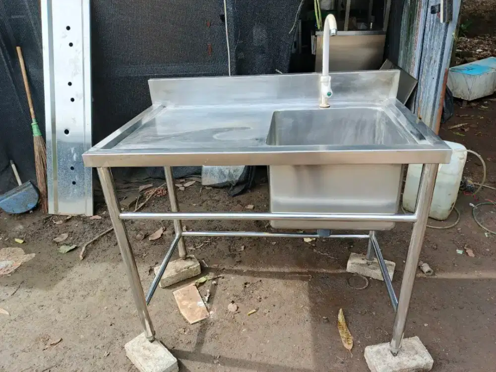 Single Sink Sayap Kiri Include Kran
Ukuran: 100×60×80
Bowl: 40×40×30