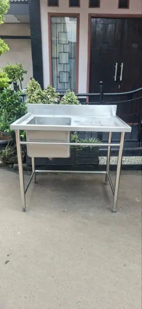 Sink 1 Lubang Sayap
Ukuran 100x75x85
Lubangnya 40x50x30

Harga 2,5jt