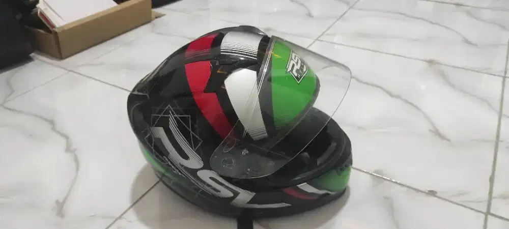 RSV HELMET FULL FACE KONDISI BAGUS, TIDAK ADA MINUS SM SEKALI