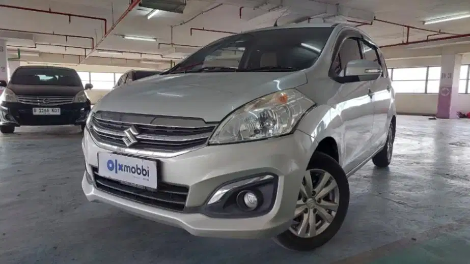 DP Rendah  7JT Suzuki Ertiga 1.4 GX Bensin-AT 2017 Abu