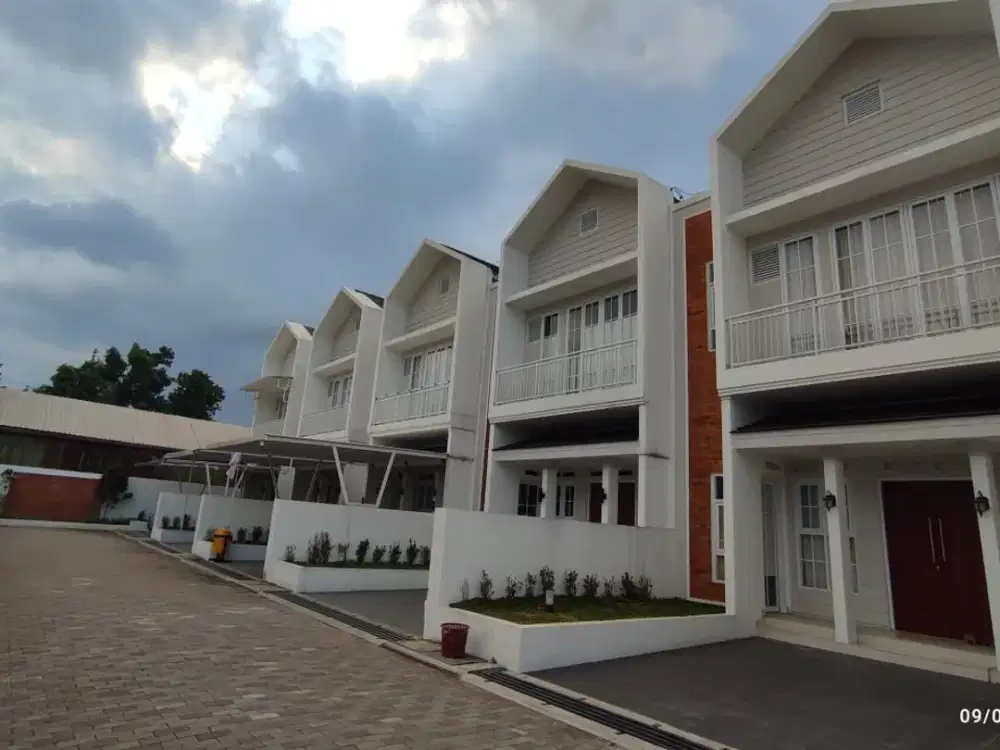 READY SIAP HUNI, Rumah cantik murah mewah 2 lantai bebas banjir di cisaranten kulon arcamanik bandung