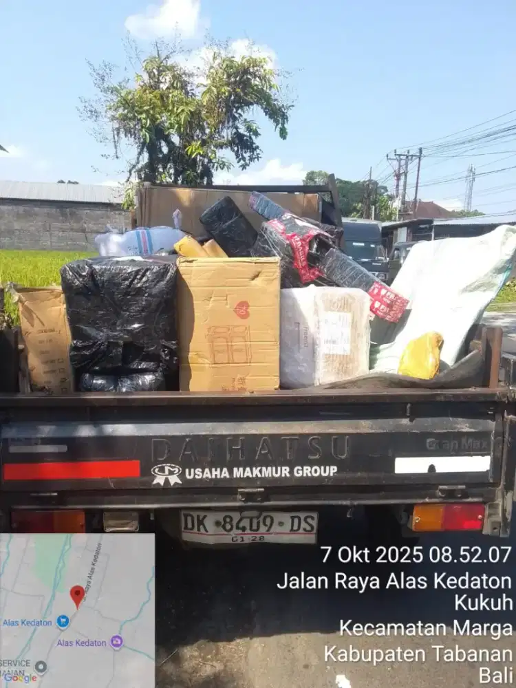 Driver pengiriman  paket jnt cargo
