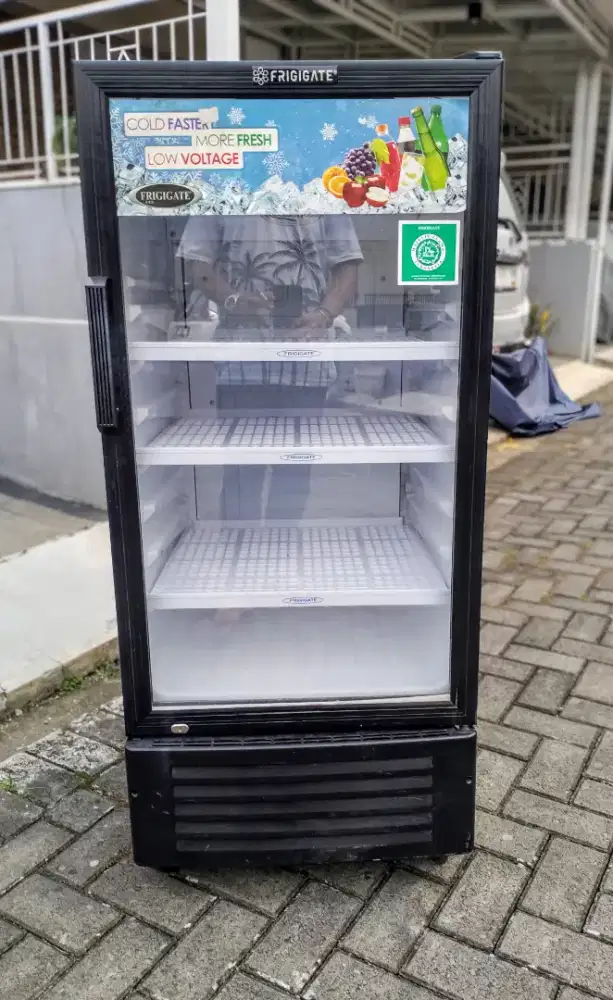 Showcase Frigigate 3 rak