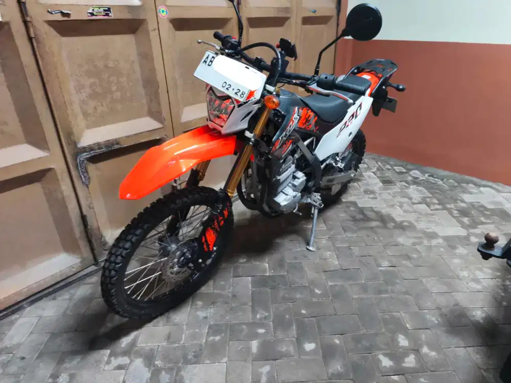 Dijual, Unit spesial KLX 230 SE
