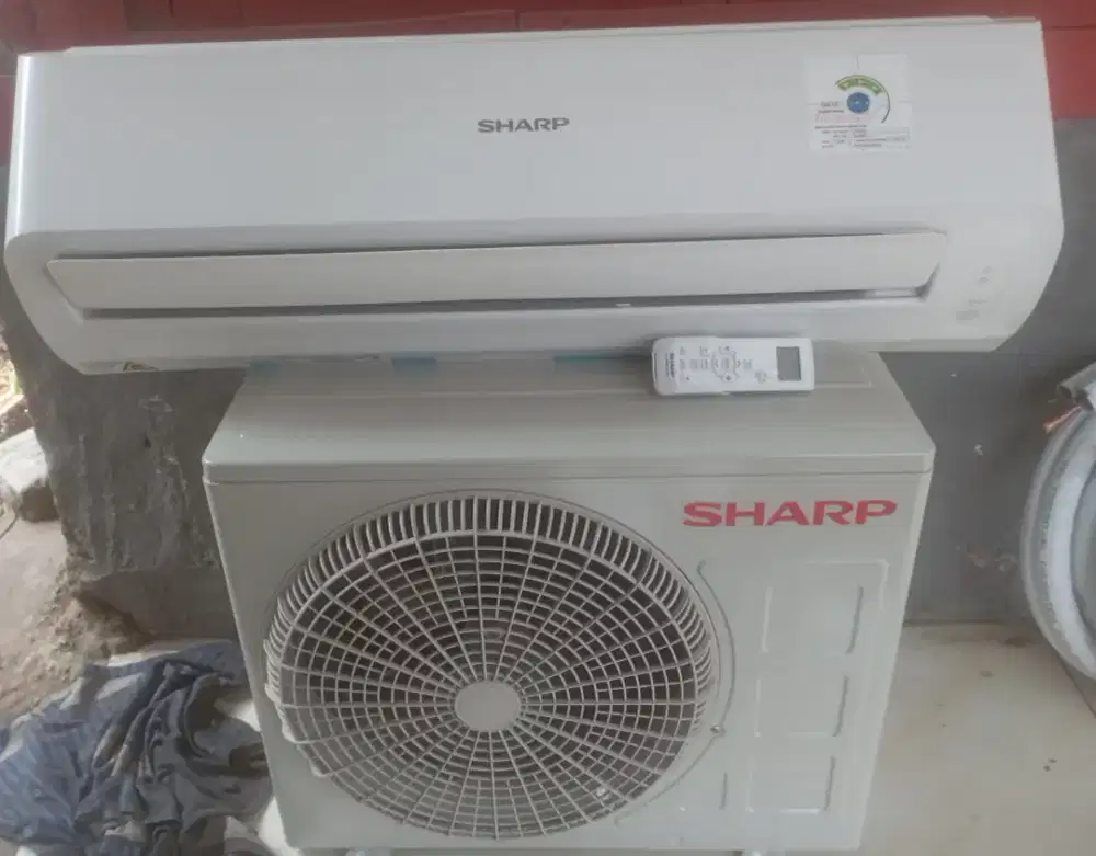 AC 1/2 PK Sharp super mewah seperti baru masih ada kartu garansi resmi